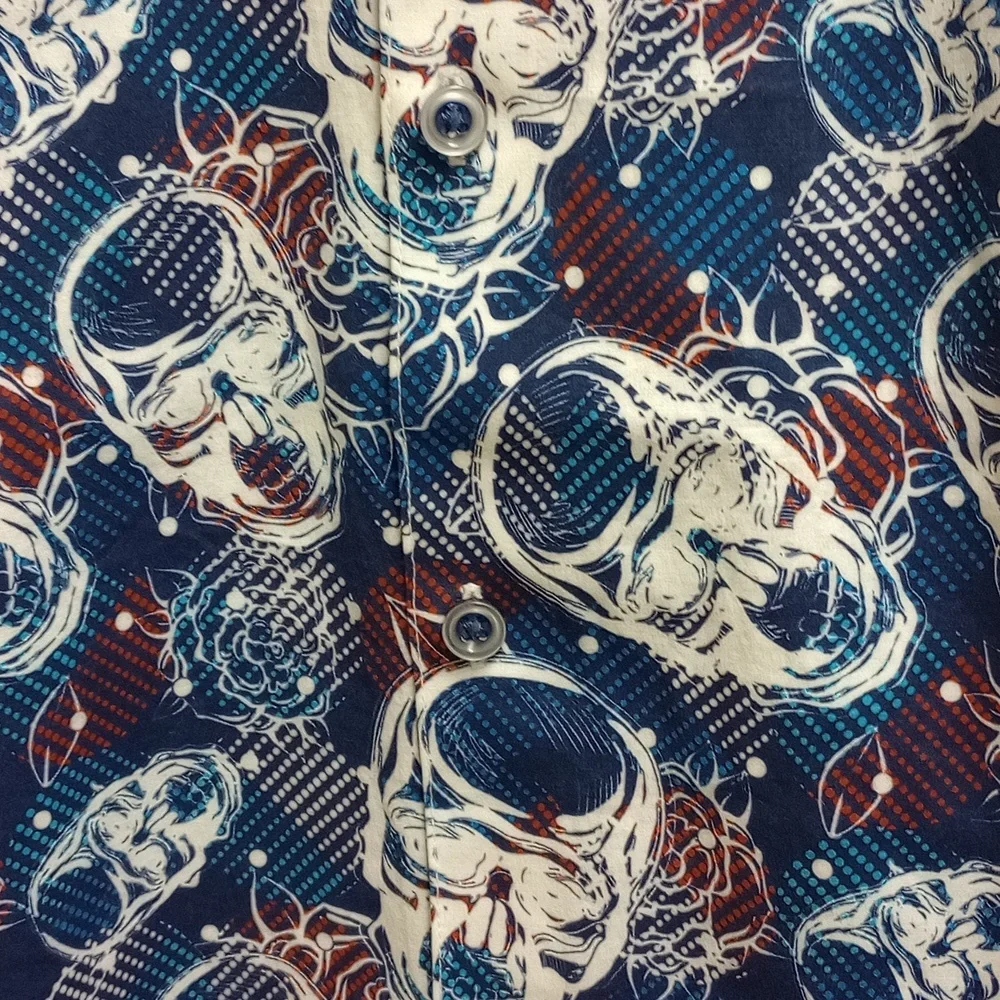 🆕💀ROBERT GRAHAM BLUE & RED SHORT SLEEVE MEN'S SHIRT WITH WHITE SKULLS💀 - Picture 4 of 8